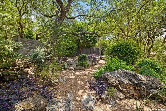 2022 Via Vineda, San Antonio, TX 78258