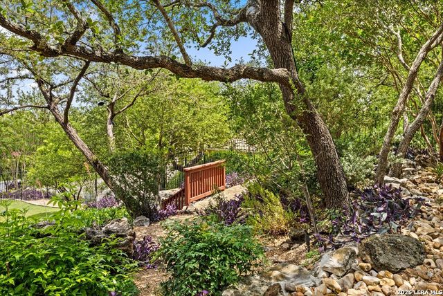 2022 Via Vineda, San Antonio, TX 78258