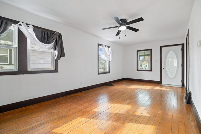 1353 E 15th Street, Des Moines, IA 50316