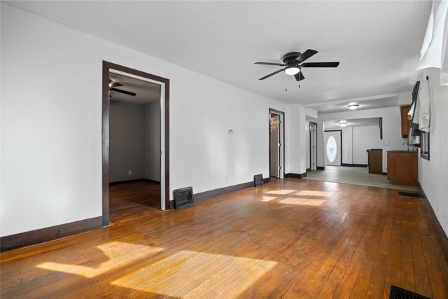 1353 E 15th Street, Des Moines, IA 50316