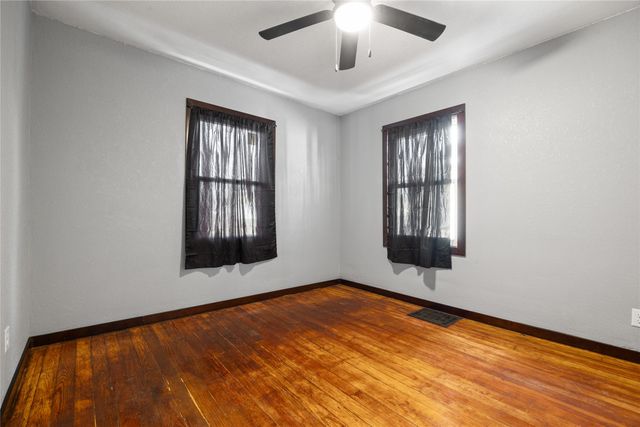 1353 E 15th Street, Des Moines, IA 50316