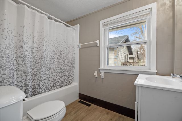 1353 E 15th Street, Des Moines, IA 50316