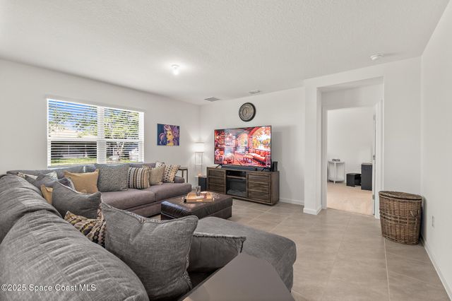 467 Americana Boulevard NW, Palm Bay, FL 32907