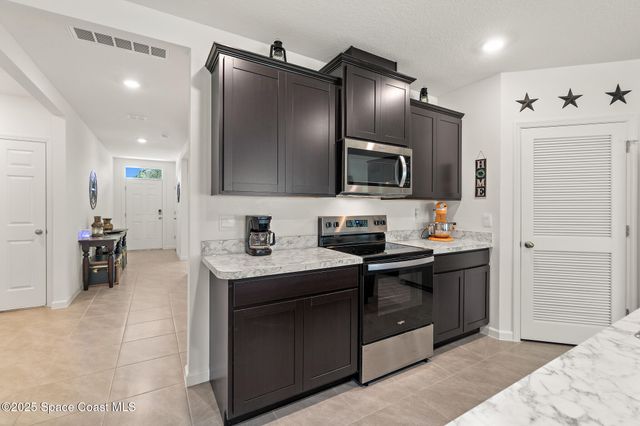 467 Americana Boulevard NW, Palm Bay, FL 32907