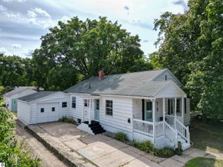 1104 E Broadway, Mt Pleasant, MI 48858