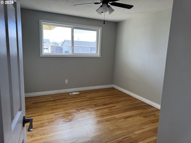 1845 SALLAL Rd, Woodburn, OR 97071