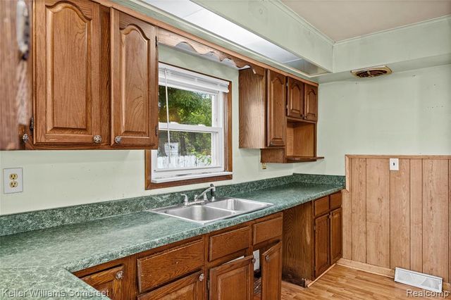 8733 Hupp Avenue, Warren, MI 48089