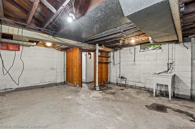 8733 Hupp Avenue, Warren, MI 48089