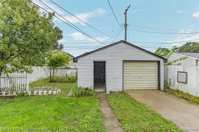 8733 Hupp Avenue, Warren, MI 48089