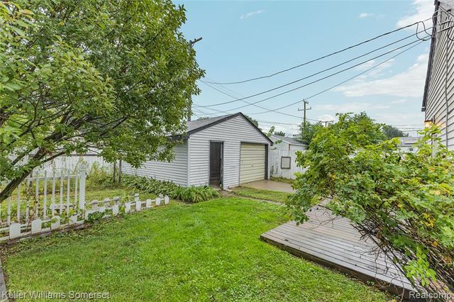 8733 Hupp Avenue, Warren, MI 48089