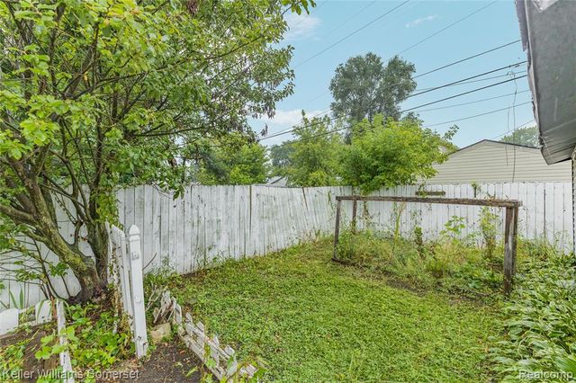 8733 Hupp Avenue, Warren, MI 48089
