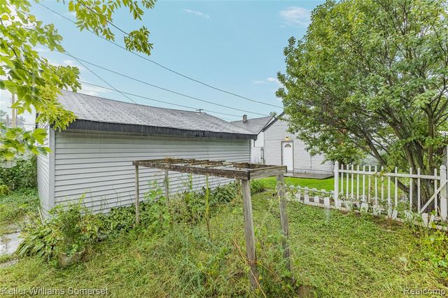 8733 Hupp Avenue, Warren, MI 48089