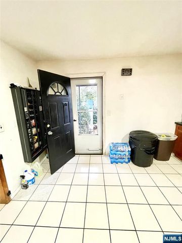 2 Van Valkenburgh Avenue, Bergenfield, NJ 07621