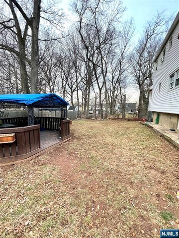 2 Van Valkenburgh Avenue, Bergenfield, NJ 07621