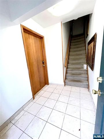 2 Van Valkenburgh Avenue, Bergenfield, NJ 07621