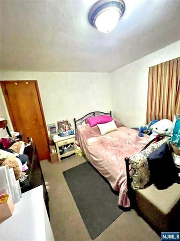 2 Van Valkenburgh Avenue, Bergenfield, NJ 07621