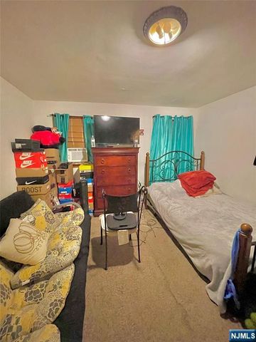 2 Van Valkenburgh Avenue, Bergenfield, NJ 07621