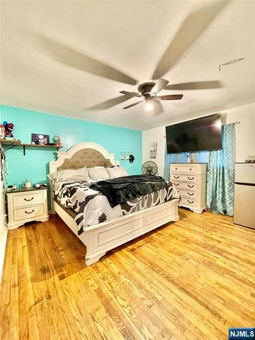 2 Van Valkenburgh Avenue, Bergenfield, NJ 07621