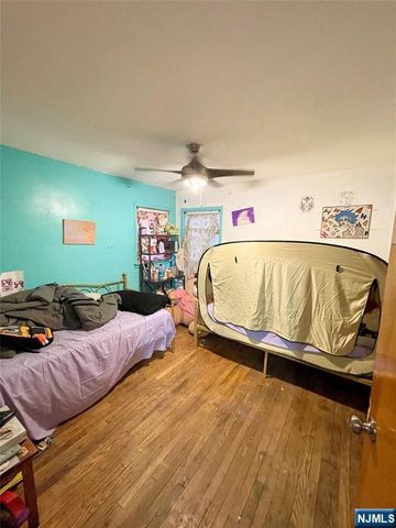 2 Van Valkenburgh Avenue, Bergenfield, NJ 07621