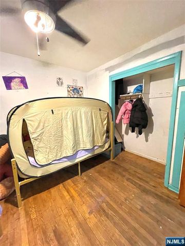 2 Van Valkenburgh Avenue, Bergenfield, NJ 07621