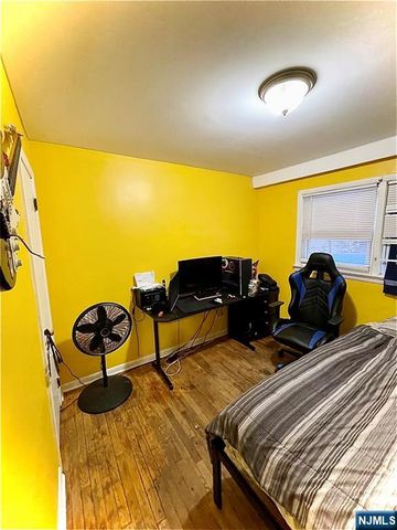 2 Van Valkenburgh Avenue, Bergenfield, NJ 07621