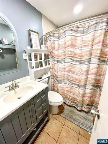 2 Van Valkenburgh Avenue, Bergenfield, NJ 07621