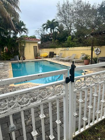 4812 Pine Tree Dr 105, Miami Beach, FL 33140