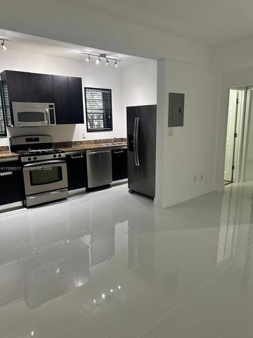 4812 Pine Tree Dr 105, Miami Beach, FL 33140