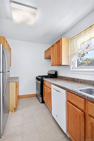 27003 82nd Avenue 2b, New Hyde Park, NY 11530