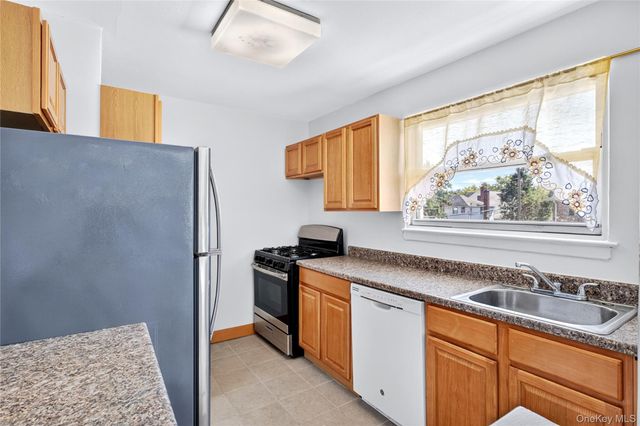 27003 82nd Avenue 2b, New Hyde Park, NY 11530