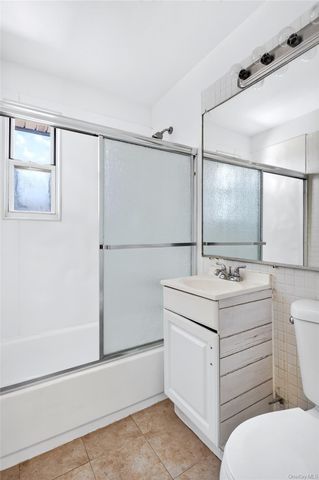 27003 82nd Avenue 2b, New Hyde Park, NY 11530