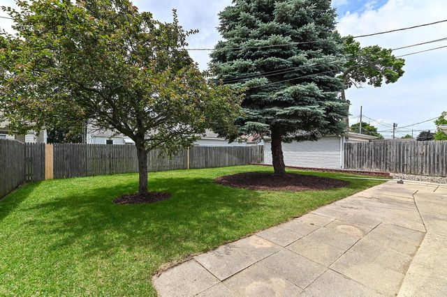 7916 22nd AVENUE, Kenosha, WI 53143