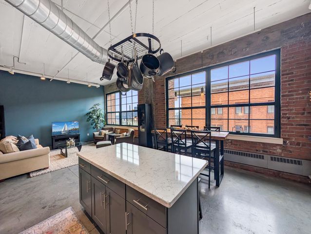 250 Park Avenue 614, Minneapolis, MN 55415