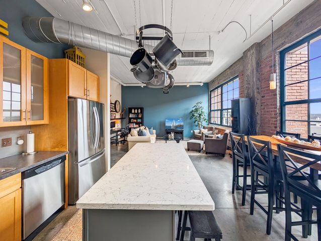 250 Park Avenue 614, Minneapolis, MN 55415