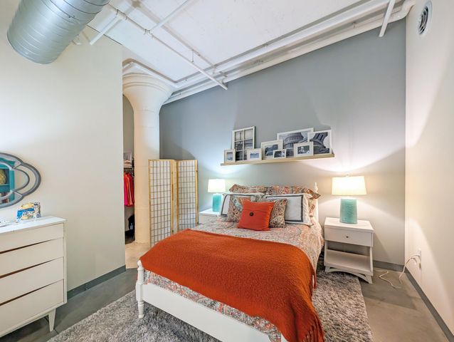 250 Park Avenue 614, Minneapolis, MN 55415