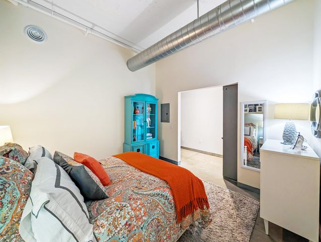250 Park Avenue 614, Minneapolis, MN 55415