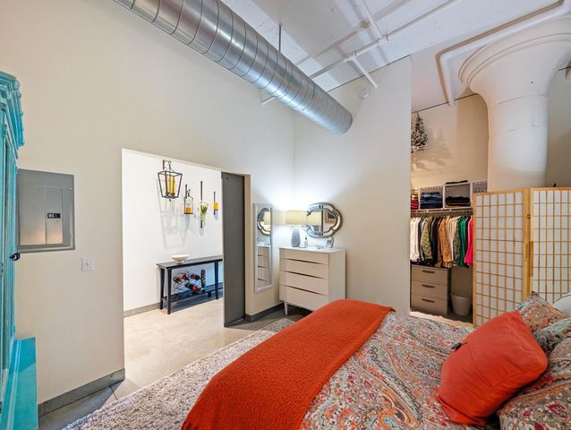 250 Park Avenue 614, Minneapolis, MN 55415