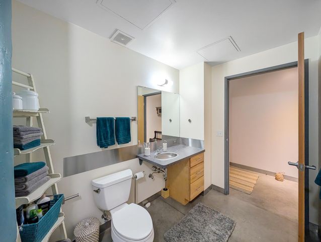 250 Park Avenue 614, Minneapolis, MN 55415