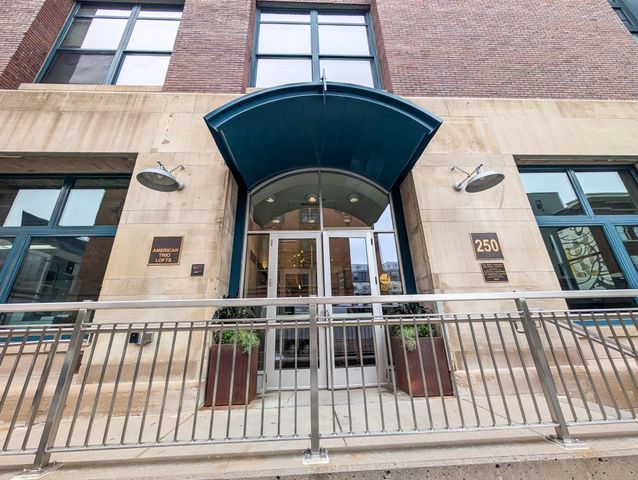250 Park Avenue 614, Minneapolis, MN 55415
