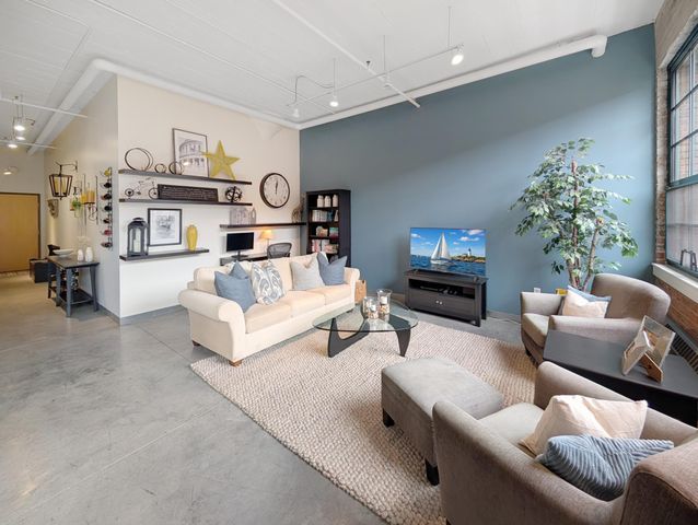 250 Park Avenue 614, Minneapolis, MN 55415