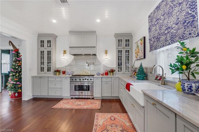 2582 1st ST, Fort Myers, FL 33901