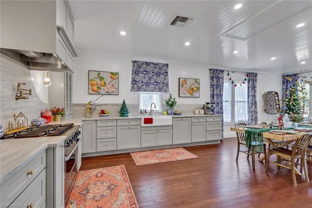 2582 1st ST, Fort Myers, FL 33901