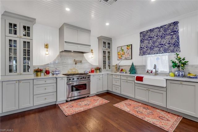 2582 1st ST, Fort Myers, FL 33901