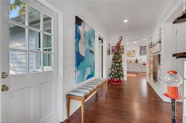 2582 1st ST, Fort Myers, FL 33901