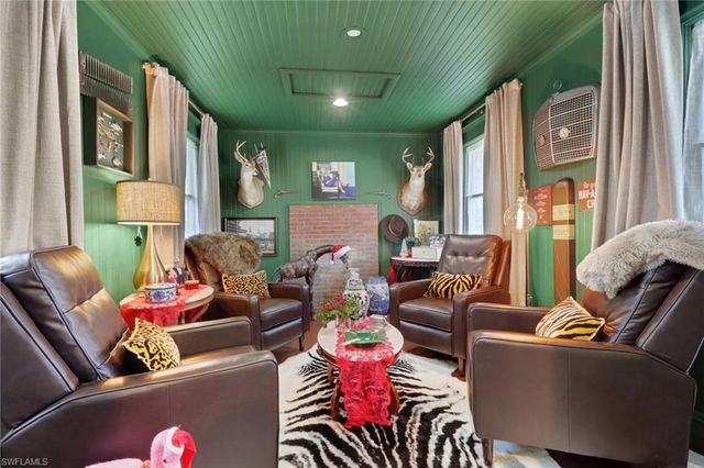 2582 1st ST, Fort Myers, FL 33901