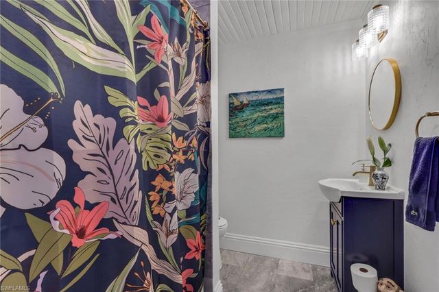 2582 1st ST, Fort Myers, FL 33901