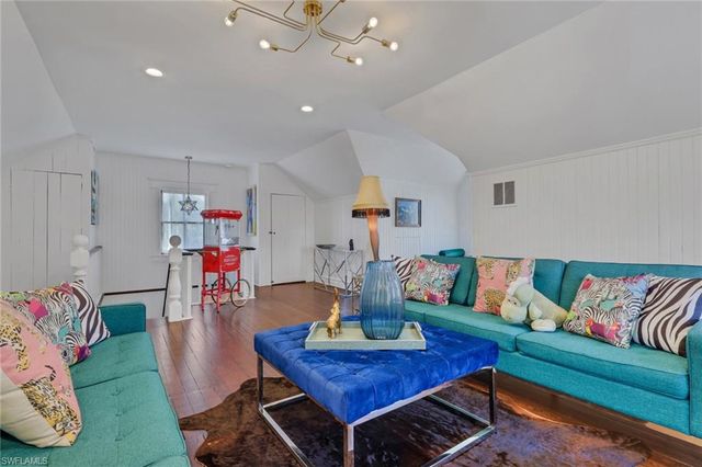 2582 1st ST, Fort Myers, FL 33901