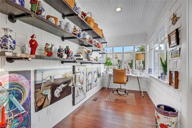 2582 1st ST, Fort Myers, FL 33901