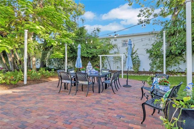 2582 1st ST, Fort Myers, FL 33901