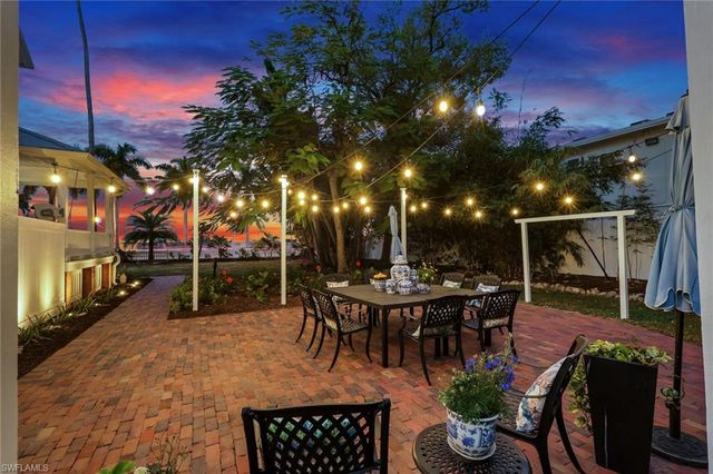 2582 1st ST, Fort Myers, FL 33901